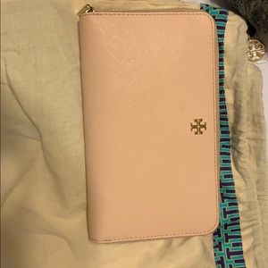 pastel pink tori burch wallet